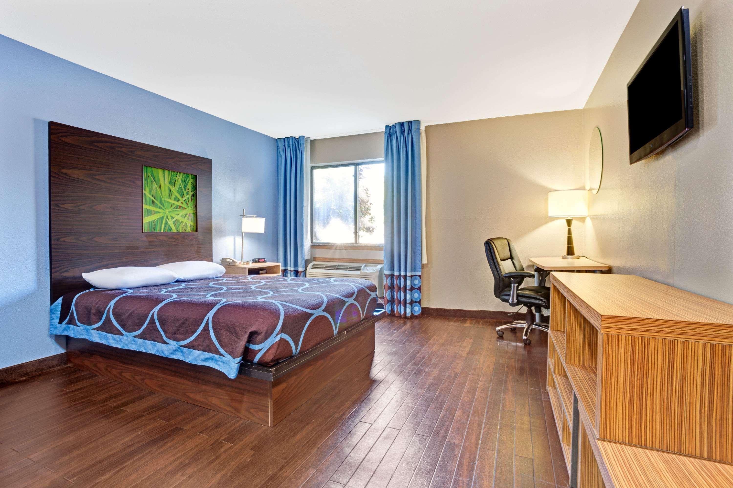 Super 8 By Wyndham Louisville Airport Eksteriør billede